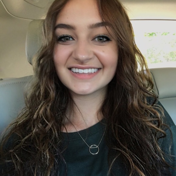 Meet your Posher, Karissa - Picture 1 of 1